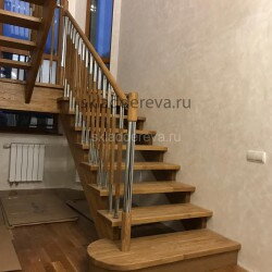 Лестница с 32-ми комбинированными хромированными балясинами